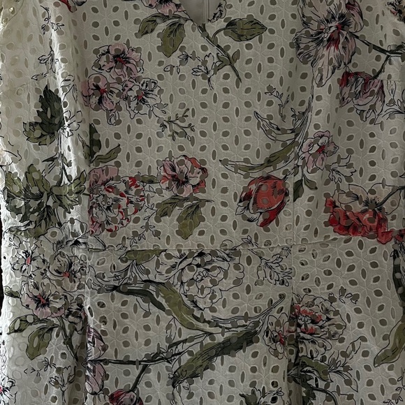 Ann Taylor Dresses & Skirts - Ann Taylor Cream Floral print Midi Dress- size 10 fit and flair excellent